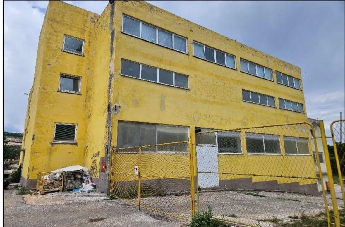 Poslovni prostor, 1300+500m2, Klis interijer